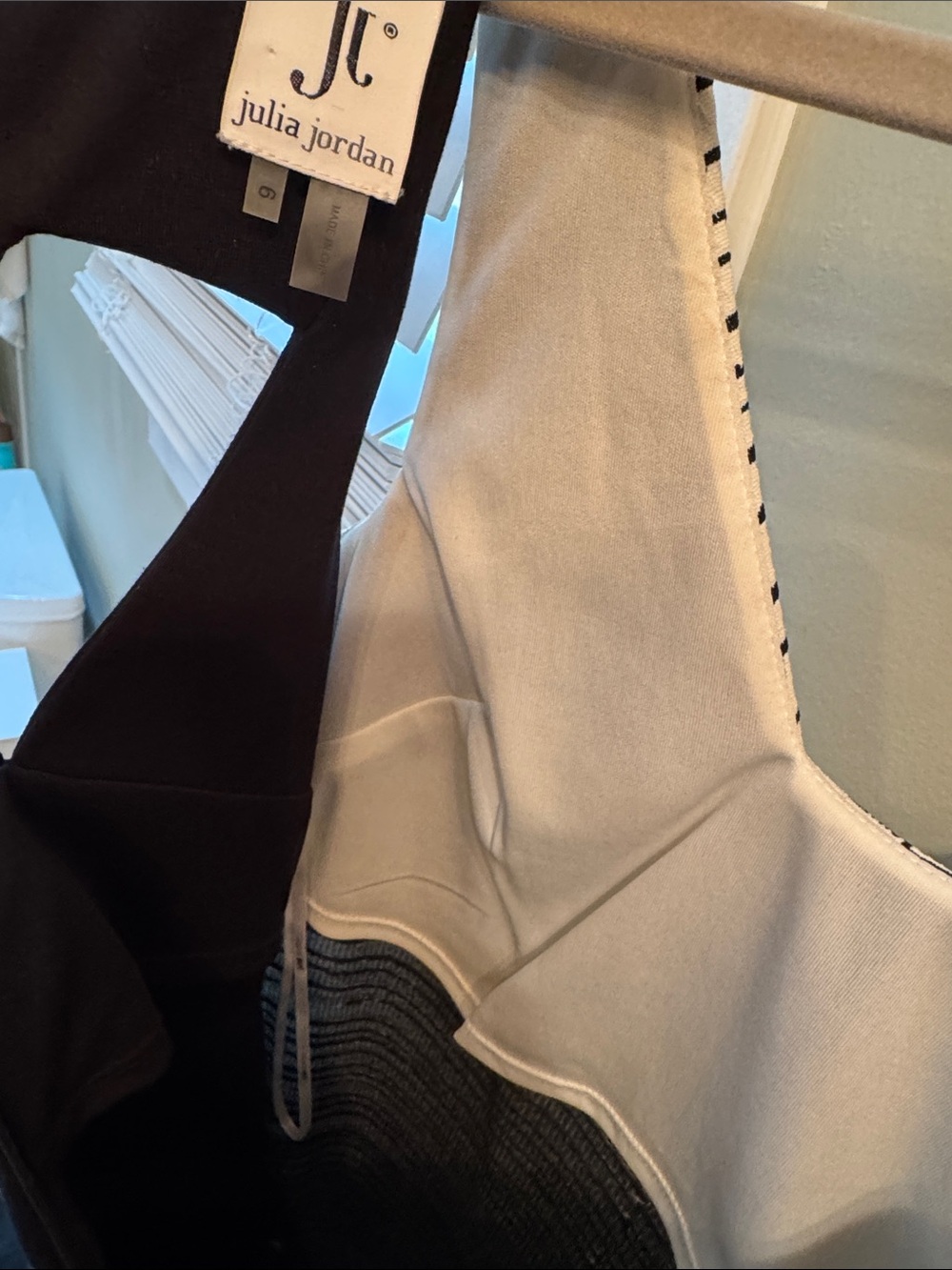 julia jordan Black and White Striped V-Neck Sheath Dress with Back Cutout. - Picture 7 of 7